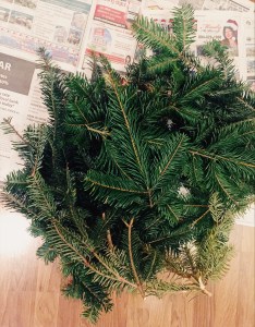 trimmings, christmas, tree, garland, home decor, diy, simple christmas, vancity blogger